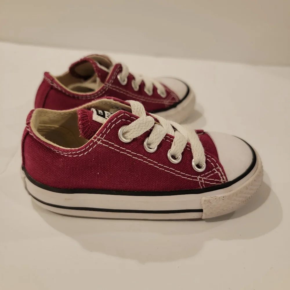 Converse size 5 babies sneakers one star chuck Taylor wine maroon color